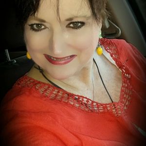 Meet your Posher, Deborah